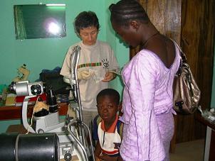 Se necesita òptico-optometrista para campaña a Burkina Faso
