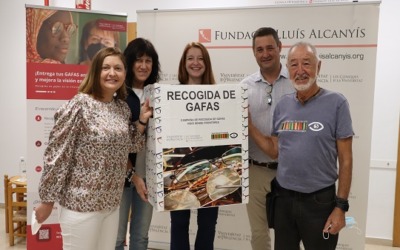 La Fundació Lluís Alcanyís dona gafas a Visió Sense Fronteres