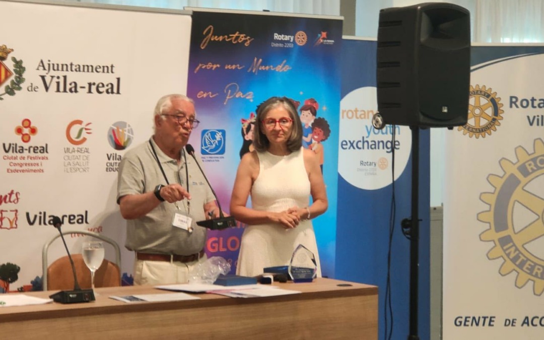 ISABEL SIGNES RECIBE EL PREMIO A LA EXCELENCIA EN EL SERVICIO HUMANITARIO