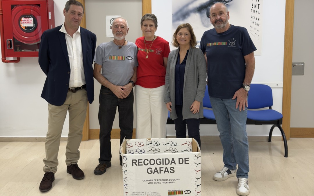 ENTREGA SOLIDARIA DE GAFAS – CLINICA OPTOMETRICA UV